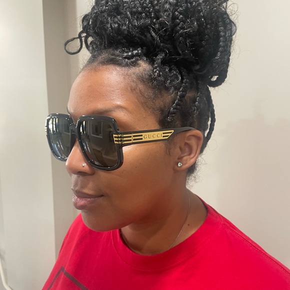 Gucci Sunglasses(authentic). Case included - Picture 1 of 2